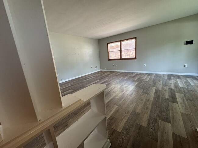 Foto del edificio - 1729 W Iles Ave