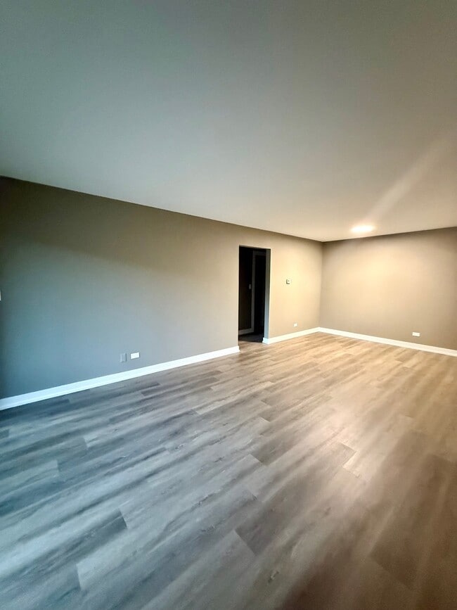 Building Photo - 1322 E Ports O Call Dr