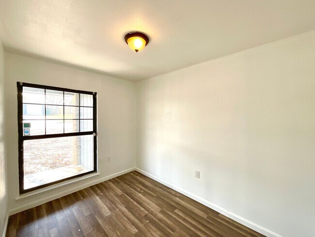 Foto del edificio - **APPLICATION RECEIVED**  *MOVE IN SPECIAL* Beautiful 4-Bedroom Home Near Shopping & Dining in Li...