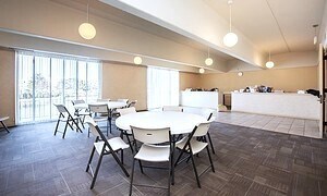 Foto del edificio - 16 E Old Willow Rd