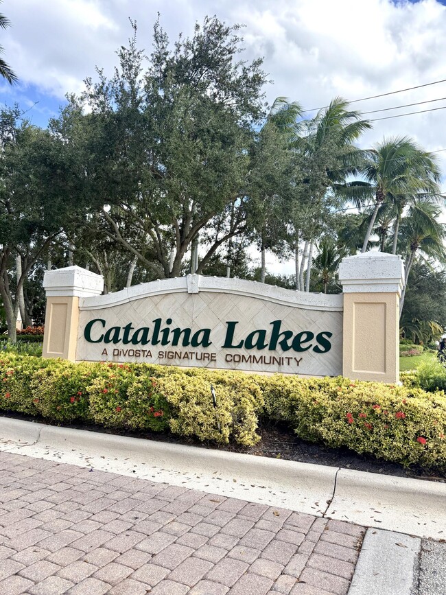 Building Photo - 488 Capistrano Dr