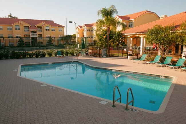 Foto del edificio - Amazing Furnished or Unfurnished 2-Bedroom Condo in Seminole – Steps from the Beach!