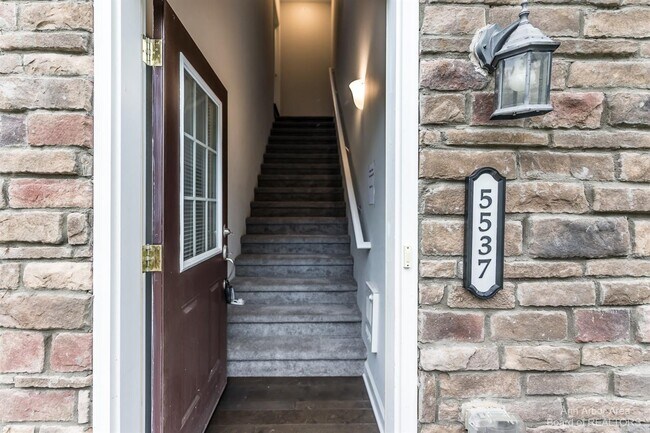 Foto del edificio - 5537 Arbor Chase Dr