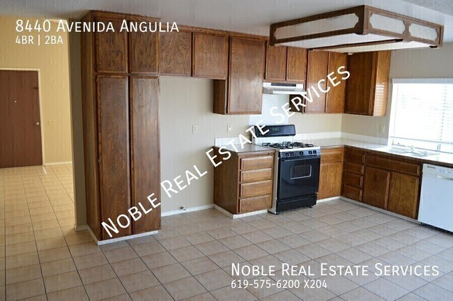 Building Photo - 8440 Avenida Angulia