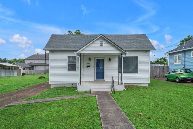 Building Photo - 1607 22nd Ave N