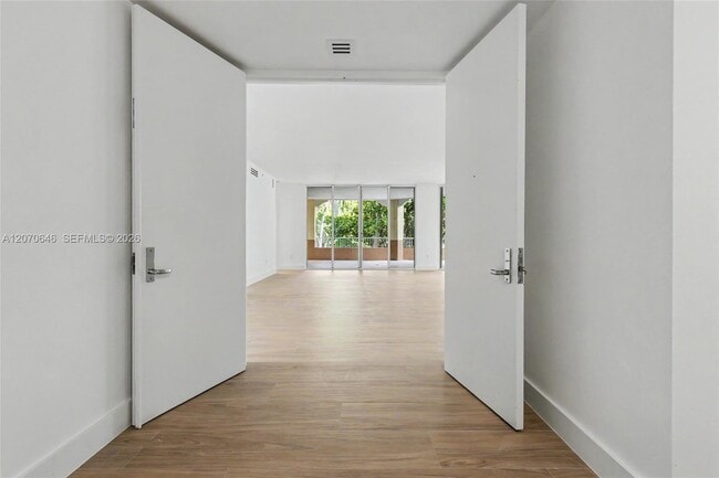 Building Photo - 731 Crandon Blvd