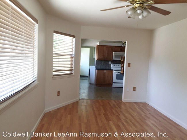 Foto del edificio - 219 Meadow Ln