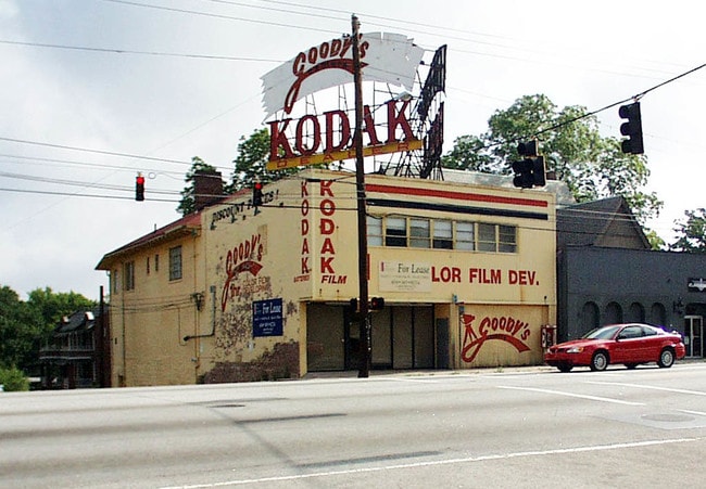 Foto del edificio - 225 E Ponce de Leon Ave