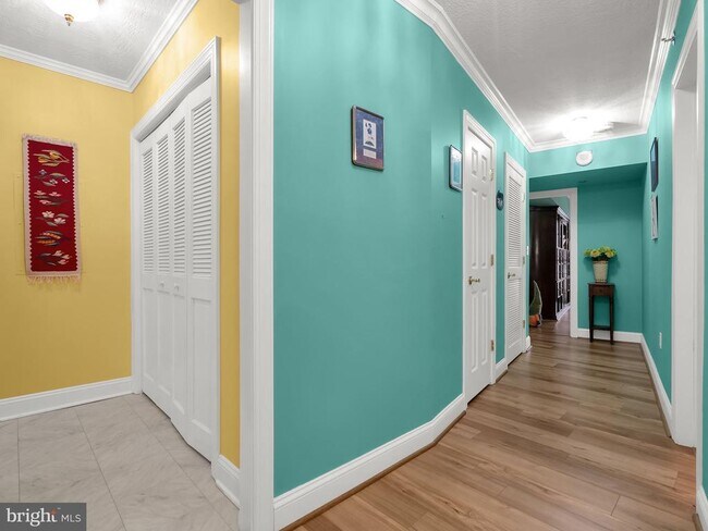 Foto del edificio - 1300 Crystal Dr