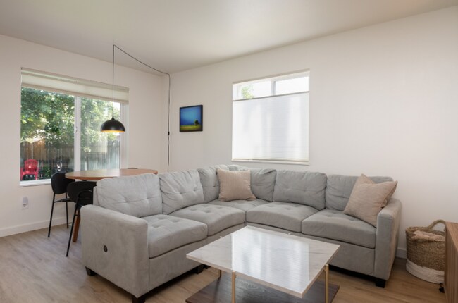 Building Photo - 1310 Mitchell St