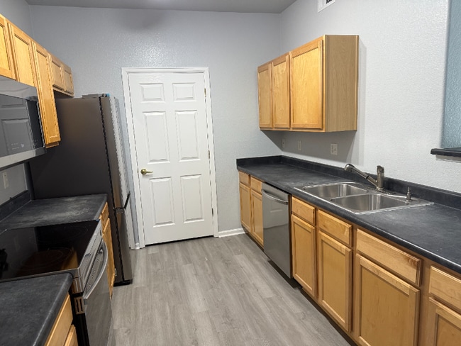 Building Photo - 15700 E Jamison Dr