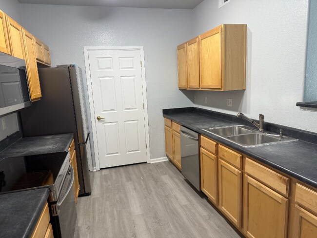 Foto del edificio - 15700 E Jamison Dr