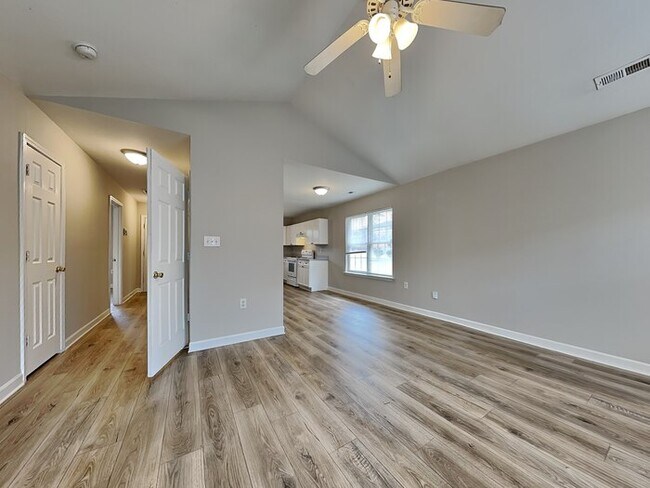 Building Photo - Apply Now!