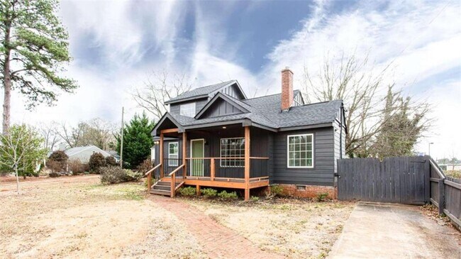 Building Photo - 2491 Amelia Ave
