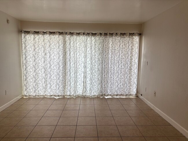 Dining room - 15389 S Dixie Hwy