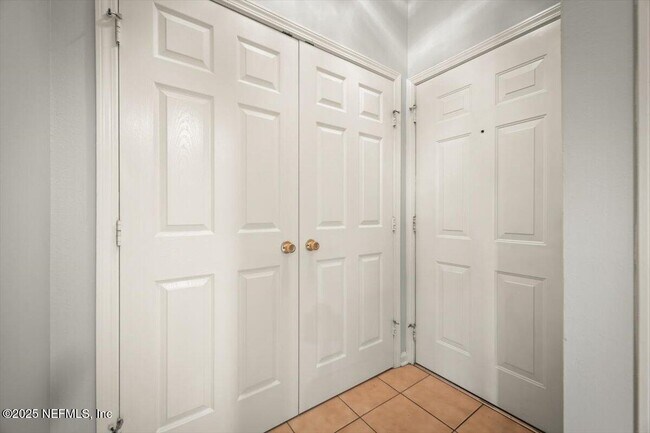 Foto del edificio - 7990 Baymeadows Cir E