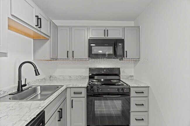 Building Photo - 2551 Mary Ave