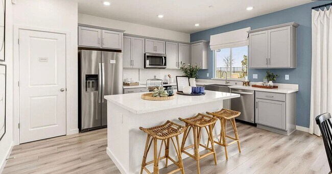 Building Photo - Spectacular New 5/3 Bath Available Now!