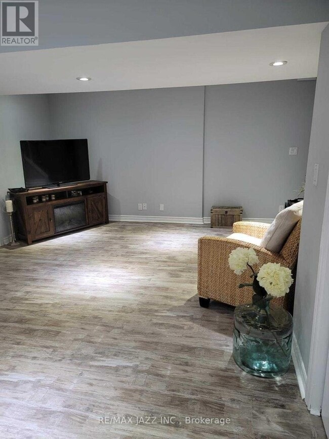 Photo du bâtiment - 900 Juniper St