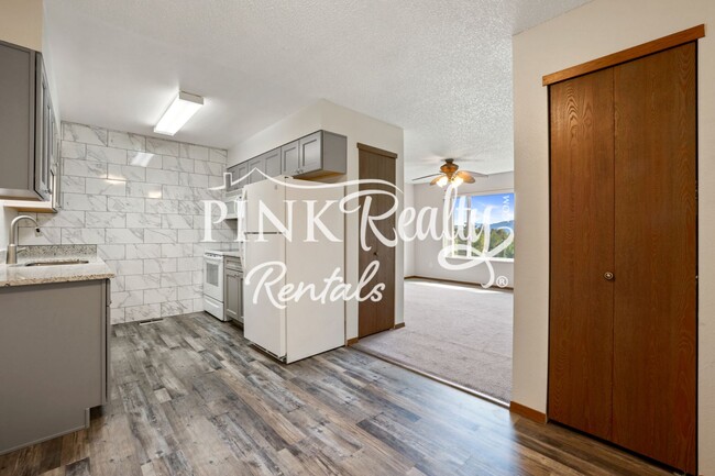 Foto del edificio - Cutie Condo in Woodland Park!
