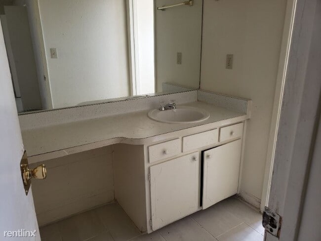 Building Photo - 1 br, 1 bath Apartment - 7534 E Osborn Rd