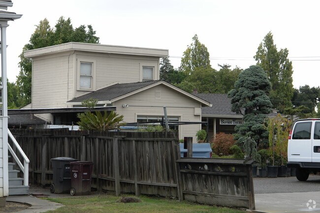 Building Photo - 1153 Grove Way