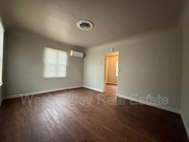 Foto del edificio - 1605 Howard Ave