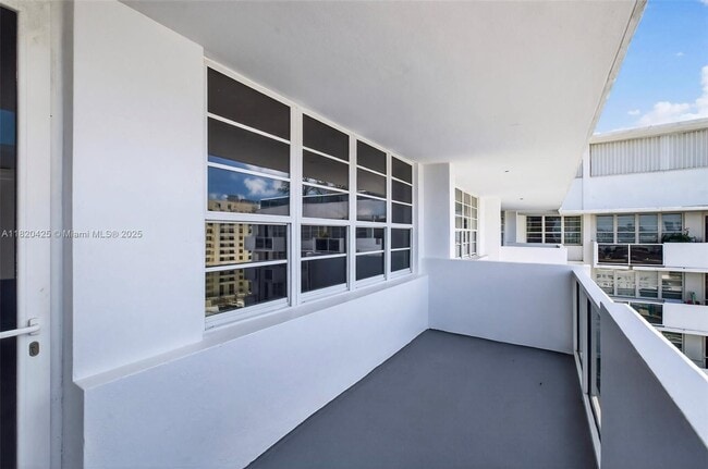 Building Photo - 100 Lincoln Rd