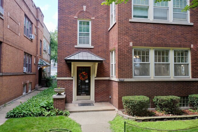 Building Photo - 5658 N Campbell Ave