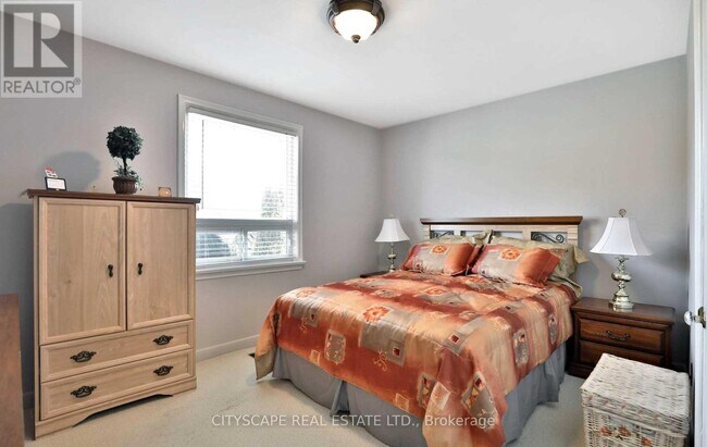 Photo du bâtiment - 729 Parker Crescent