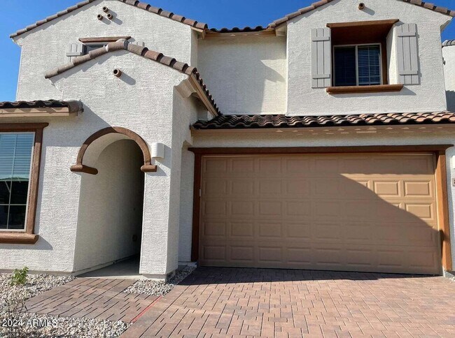 Building Photo - 8750 W Solano Dr
