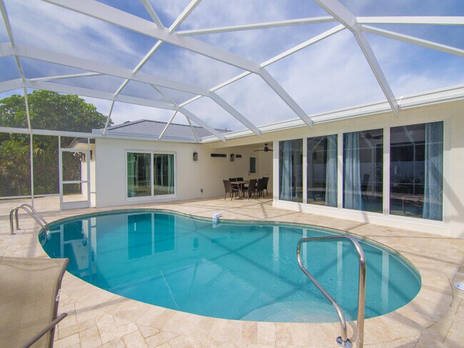 Building Photo - 925 Pebble Ln