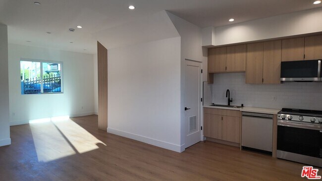 Foto del edificio - 5246 Auckland Ave