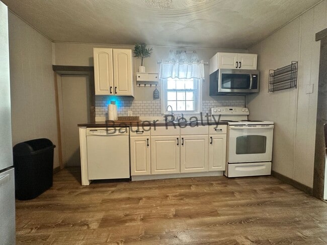 Foto del edificio - Three Bedroom, Country Setting