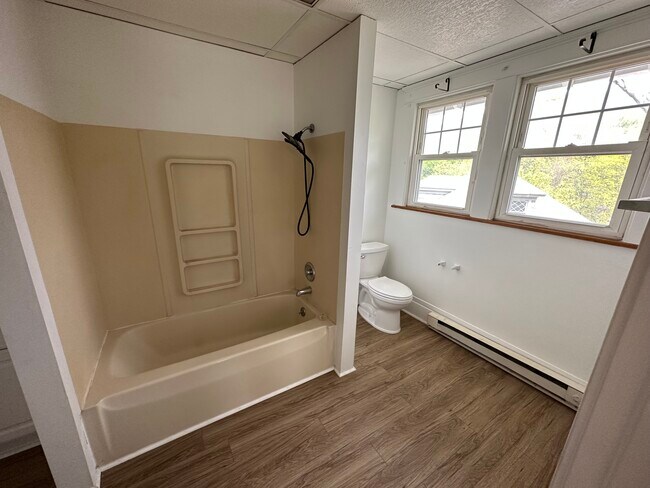 Foto del edificio - Newly renovated 2 Bedroom Apartment.