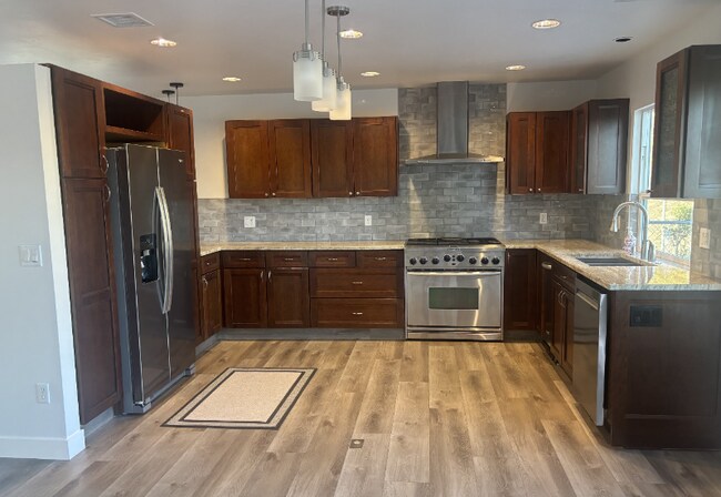 Foto del edificio - 2058 Steiger Ln