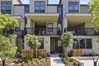 Building Photo - 1986 Journey St
