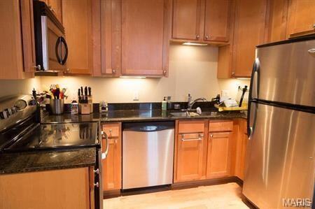Foto del edificio - 5528 Waterman Blvd