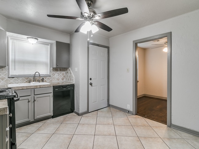 Foto del edificio - 3816 NW 20th St