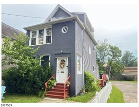 Building Photo - 210 Forest St