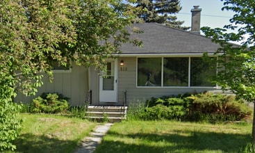 Building Photo - 512 32 Av NE
