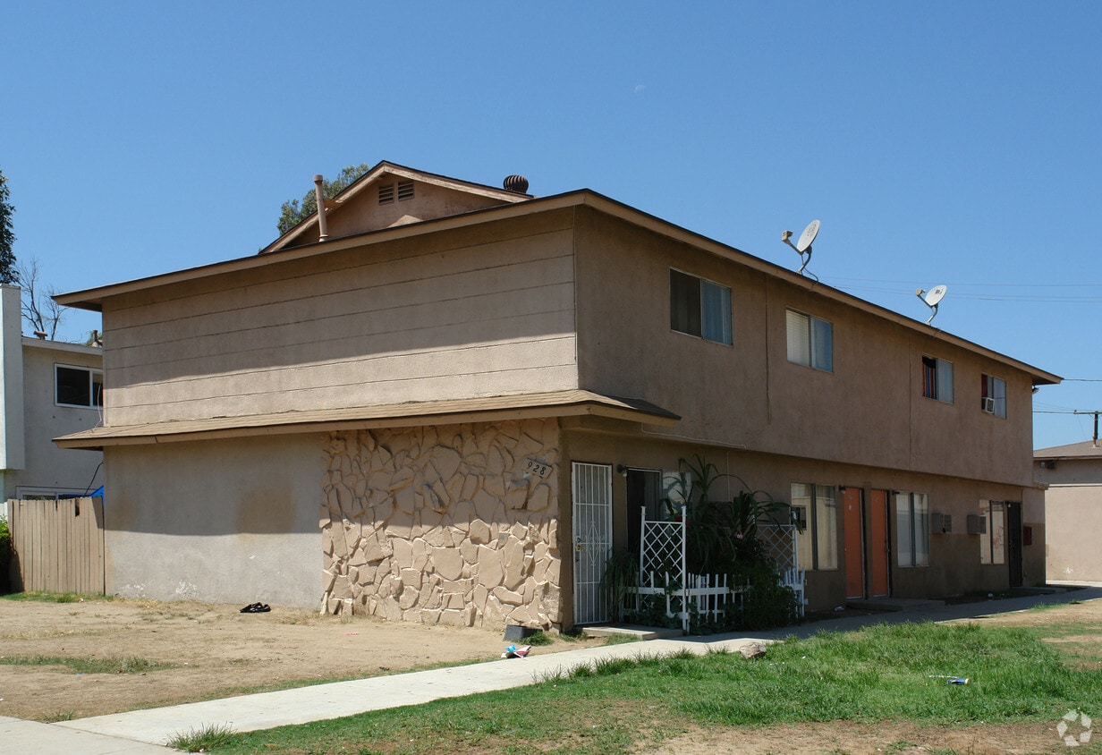 Building Photo - 928 N Cota St