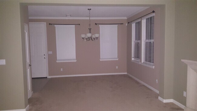 Foto del edificio - 165 W Santa Barbara Way