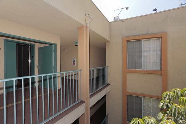 Maravilla Apartments At Csun Northridge Ca Building Photo Maravilla Apartments At Csun