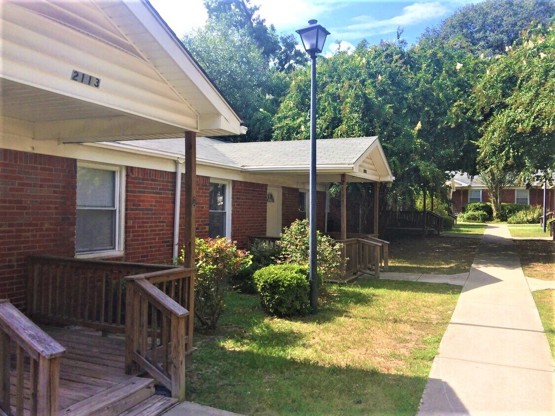Primary Photo - 2121 Oceola St