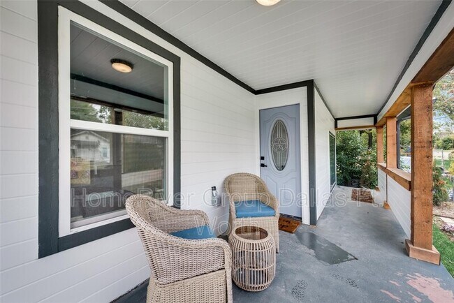 Building Photo - 1124 E 11th St