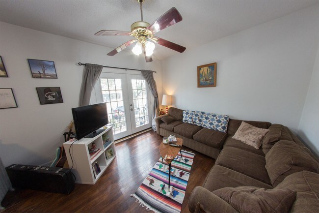Building Photo - 484 Brainard St