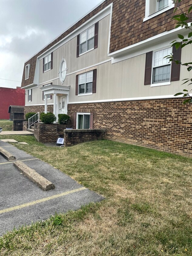 Entrada principal - 147 N 16th St