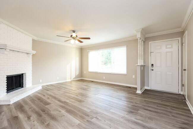 Foto del edificio - 5173 Roxborough Dr