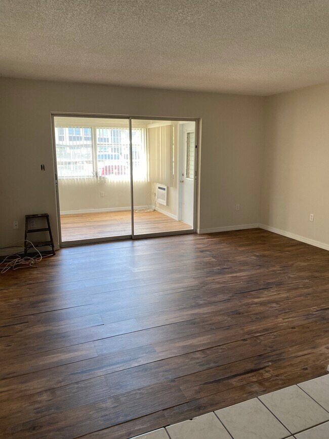 Living area - 4743 Jasper Dr